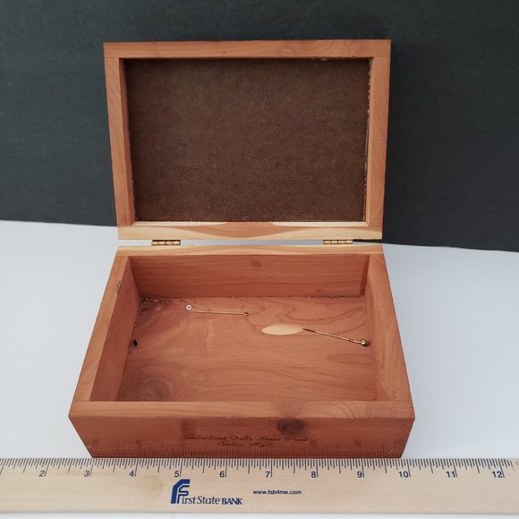 (2/$15) Vintage Cedar Box - Picture 3 of 9